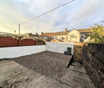 3 bedroom terraced house to rent - Photo 3