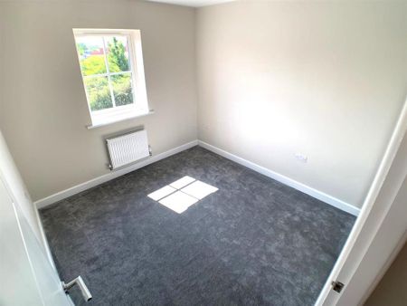 3 bedroom detached house to rent - Photo 2