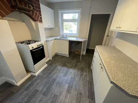 10 Devonshire Road North, S43 - Photo 5