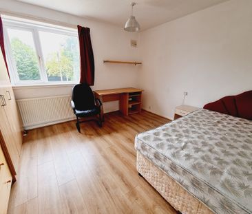 6 Bed Student Accommodation - Photo 6