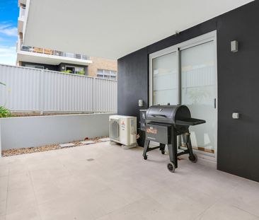 Modern Private Ground Floor Apartment in Prime Location - Photo 6