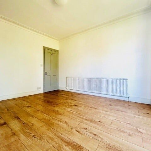 Chigwell Road, South Woodford, E18, London - Photo 1