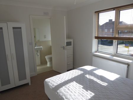 Pages Gardens, Reading, RG8 7JE - Photo 2