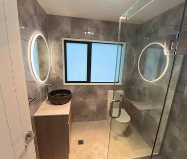 Modern Four-Bedroom Home, close to Westgate Mall - Photo 2