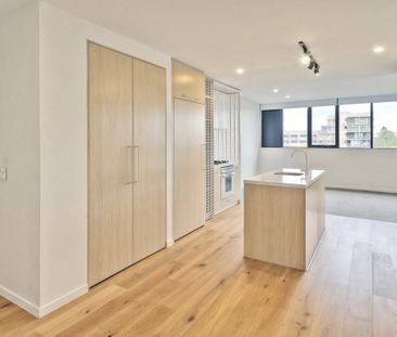 Generously Sized & Ultra Modern Apartment. - Photo 3