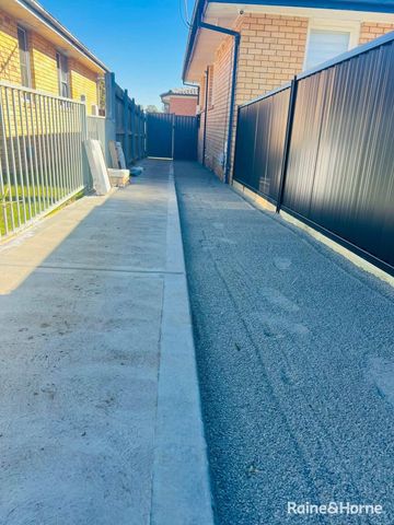 BRAND NEW GRANNY FLAT FOR LEASE IN MACQUARIE FIELDS!!! - Photo 2