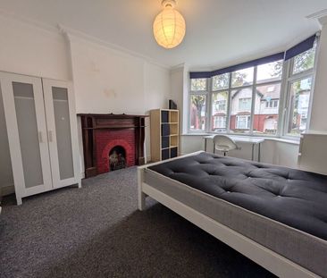 Harlaxton Drive Lenton, Nottingham - Photo 2