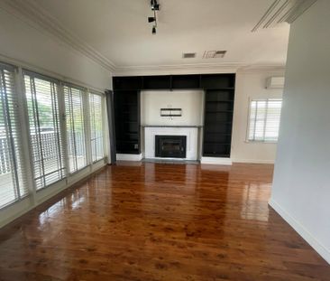 Spacious 4-Bedroom Home with Large Backyard and Outdoor Entertainin... - Photo 4