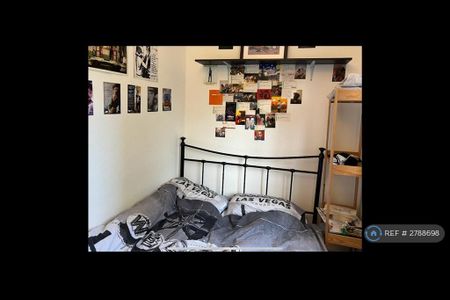 3 bedroom flat to rent - Photo 5