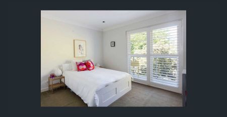 Stunning four bedroom terrace with lock up garage and self contained studio - Photo 5