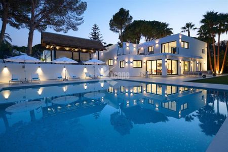 Beautiful Contemporary Villa Totally Renovated for rent in Nueva Andalucia Marbella - Photo 4