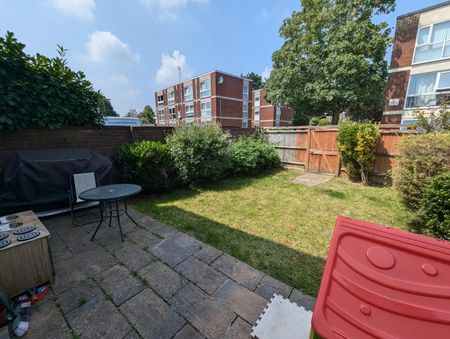 3 bedroom end of terrace house to rent - Photo 5