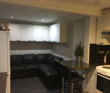 1 bedroom in a house share to rent - Photo 6