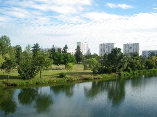 APPARTEMENT T2 MEUBLE DANS UNE RESIDENCE SUR TOURS - Photo 1