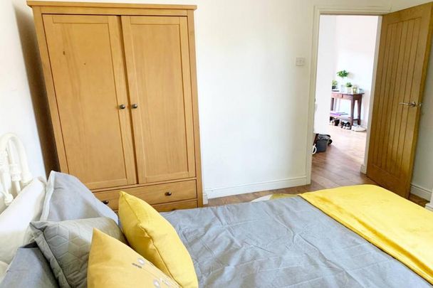1 bedroom in a flat share to rent - Photo 1
