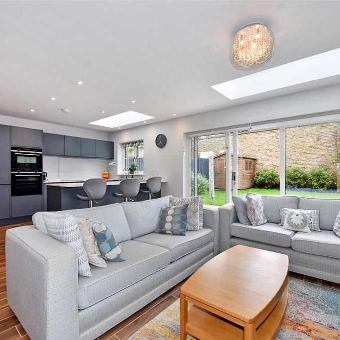 4 bedroom detached house to rent - Photo 1