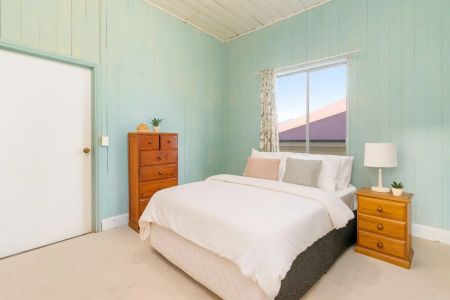 CHARMING CHARACTER HOME IN PRIME SOUTH BRISBANE LOCATION - Photo 2