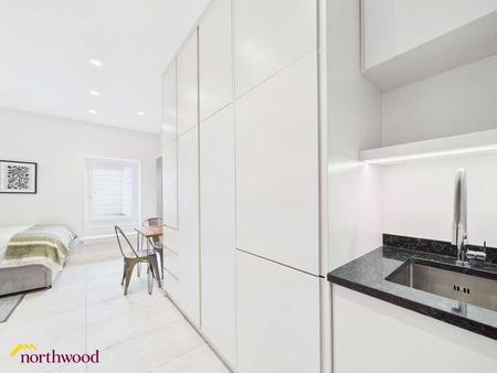 Horse Fair, Banbury, OX16 - Photo 3