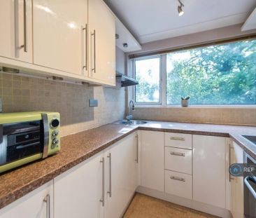 2 bedroom flat to rent - Photo 2