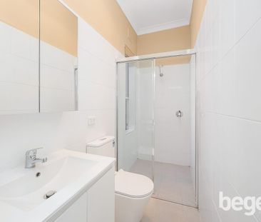 AFFORDABLE & WITHIN WALKING DISTANCE TO HOMEBUSH STATION/VIBRANT SH... - Photo 5