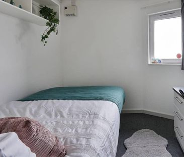 1 bedroom in a flat share to rent - Photo 5