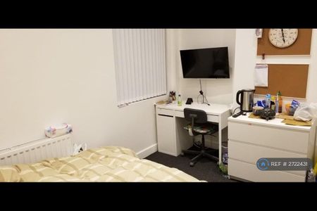 8 bedroom terraced house to rent - Photo 5