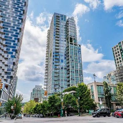 Spacious Yaletown Apartment with Stunning Views - Photo 4