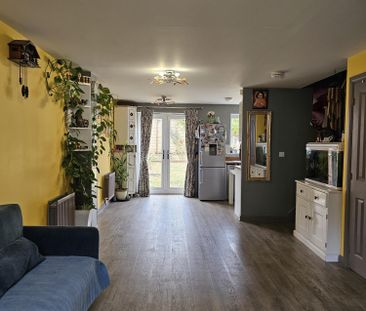 3 bed Semi-detached in Pear Tree Leaze Patchway, Bristol, BS34 5SY - Photo 2