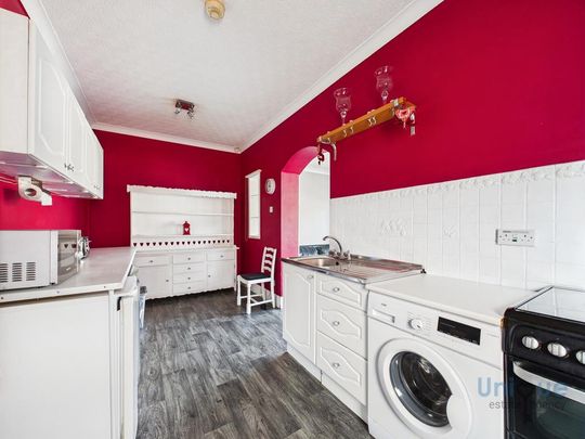 3 bedroom semi-detached house to rent - Photo 1