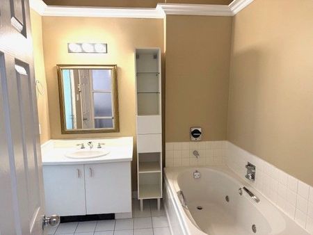 For Lease - 32 Irwin Avenue, Toronto, Ontario - Photo 2