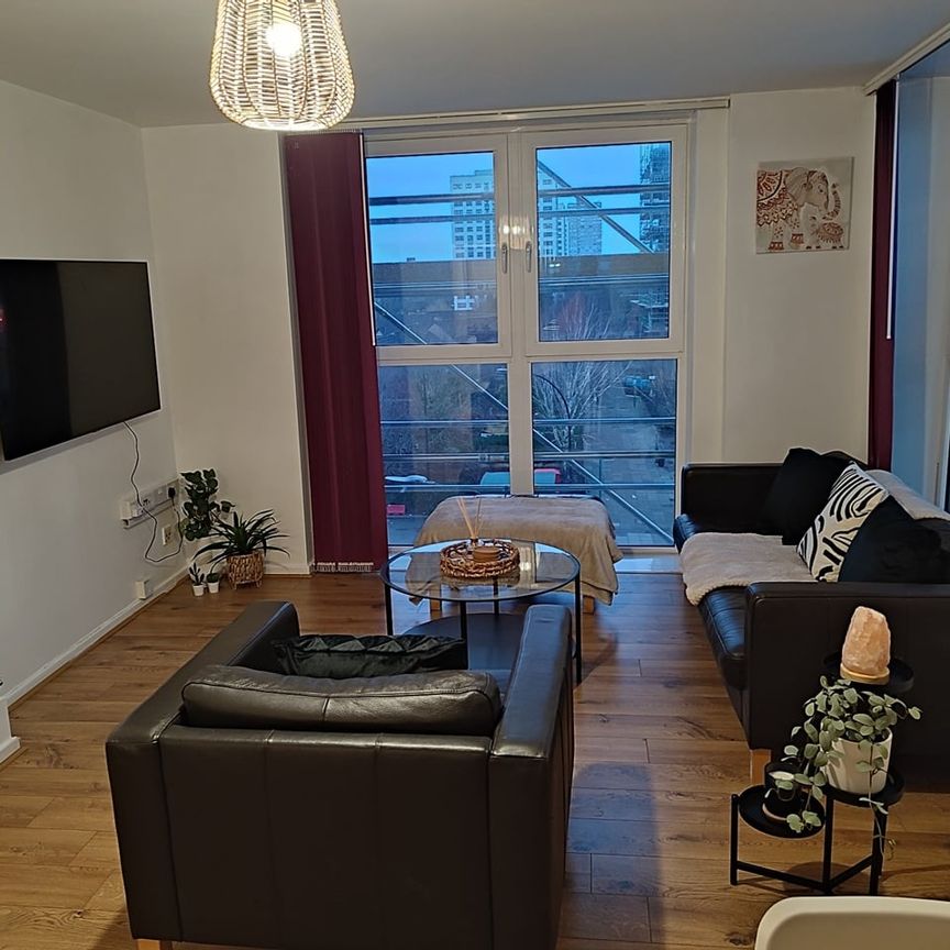 Room in a Shared Flat, Salford, M6 - Photo 1