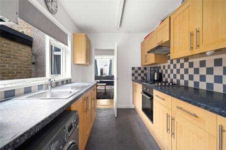 Tennyson Road, E15 - Photo 5