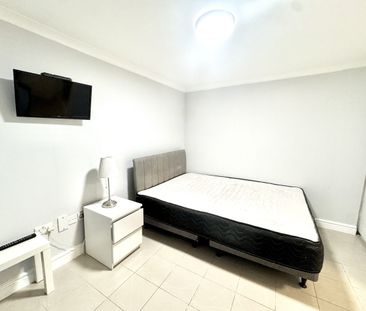 Kensington Gardens Square, Bayswater, W2 - Photo 2