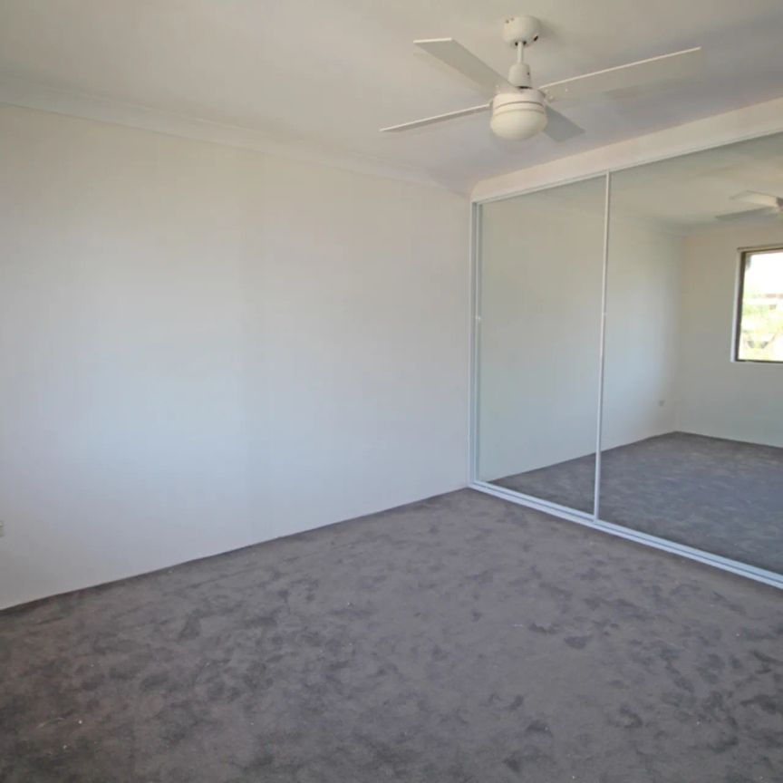 SPACIOUS 2 BEDROOM APARTMENT WITH TANDEM GARAGE - Photo 1