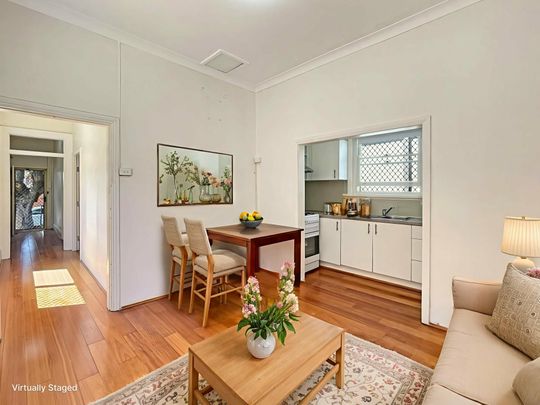 Charming 2 Bedroom Home ! - Photo 1