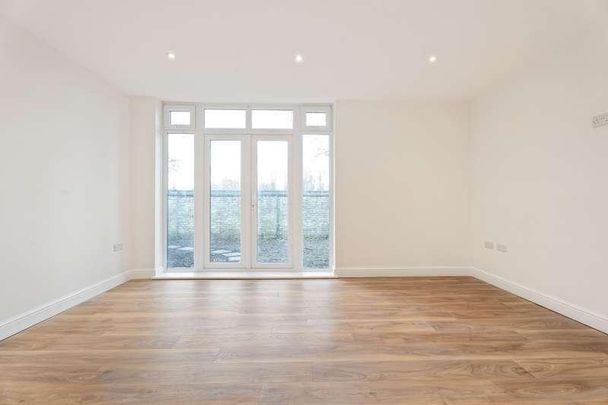 Jubilee Crescent, Edmonton, N9 - Photo 1