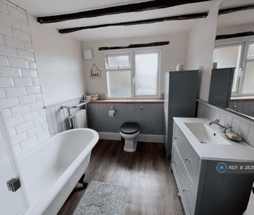 2 bedroom semi-detached house to rent - Photo 4