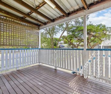 Charming Home in Quiet Leafy Street – Ideal Family Living! - Photo 3