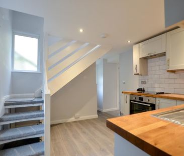 2 bedroom terraced house to rent - Photo 4