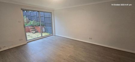 5 bedroom detached house to rent - Photo 3