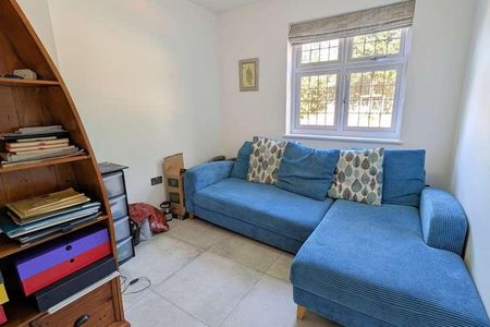Bisley, Woking, Surrey, GU24 - Photo 4