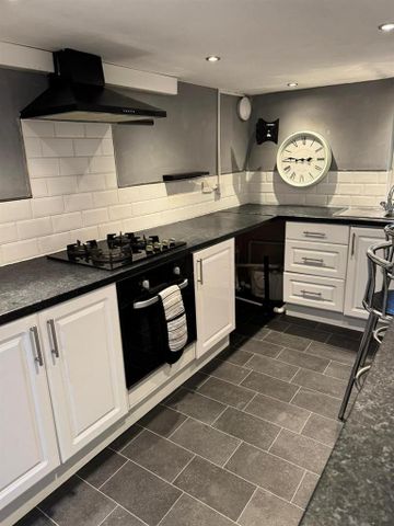 2 bedroom end of terrace house to rent - Photo 4