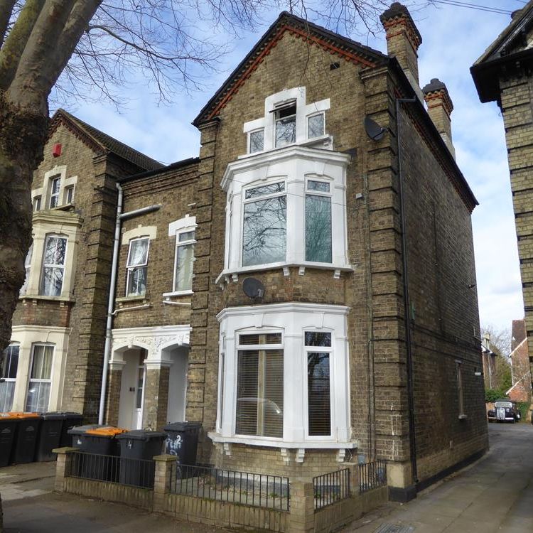 Available 2 Bed Flat - Ground Floor - Photo 1