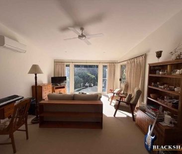 Beautiful Split-Level Three-Bedroom Home in a Peaceful Bush... - Photo 3