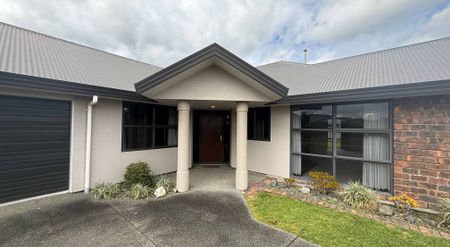 Low Maintenance, Warm, Functional - Photo 4