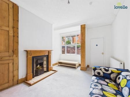 6 bedroom House To Let - Photo 3