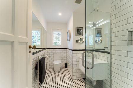 Luxurious Fully Furnished Home with Pool and Gym in Prime Epsom Location - Photo 2