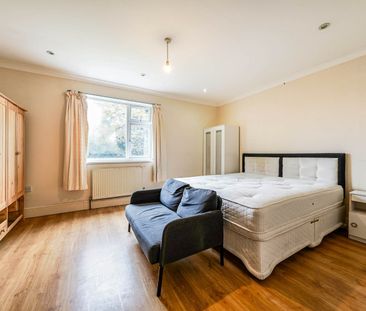 Room in a Shared House, Nelson Gardens, TW3 - Photo 6