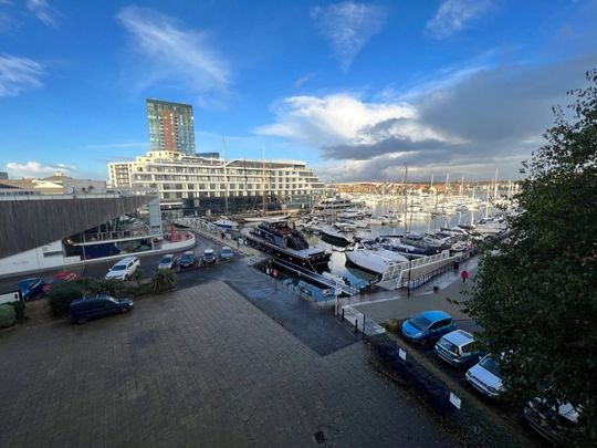 2 Bedroom Flat / Apartment - Ocean Way, Southampton - Photo 1