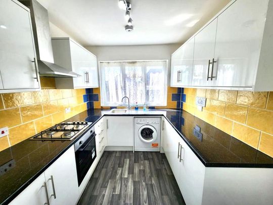3 bedroom semi-detached house to rent - Photo 1